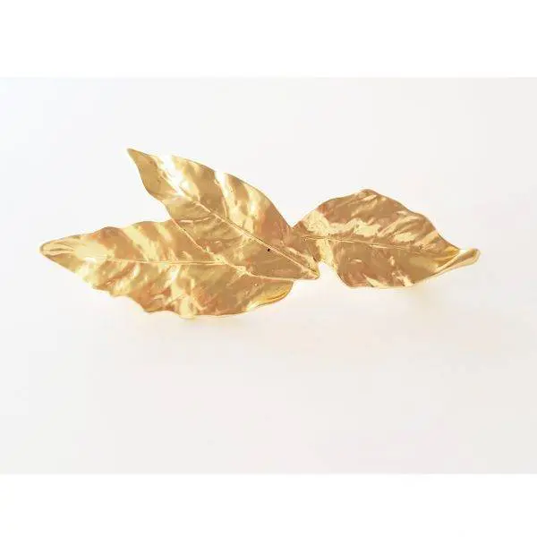 Broche tres hojas
