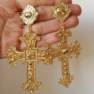 Pendientes cruz tallada