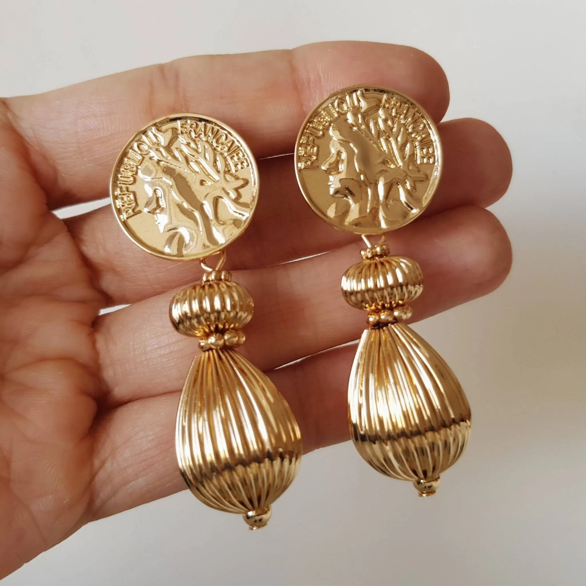 Pendientes moneda