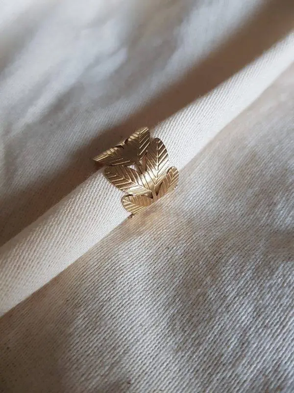Anillo hojas César