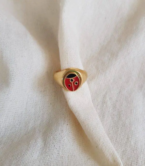 Anillo sello mariquita