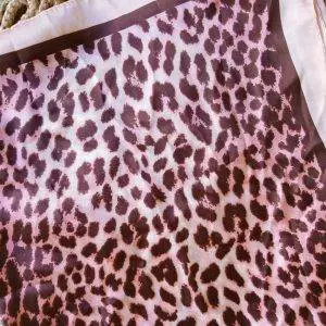 Pañuelo animal print pink