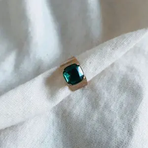 Anillo esmeralda