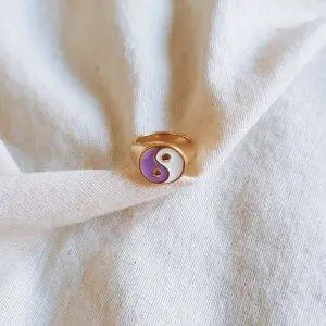 anillo ying yang purple