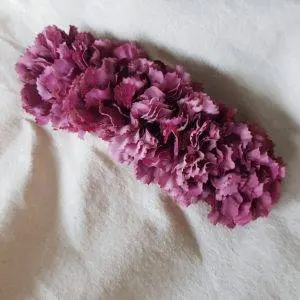 Corona claveles tinto