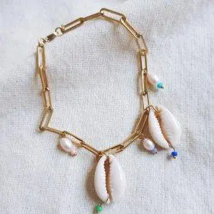 Tobillera conchas y perlas