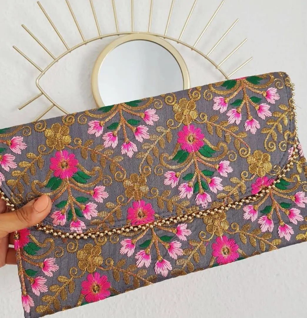 Cartera bordados pink