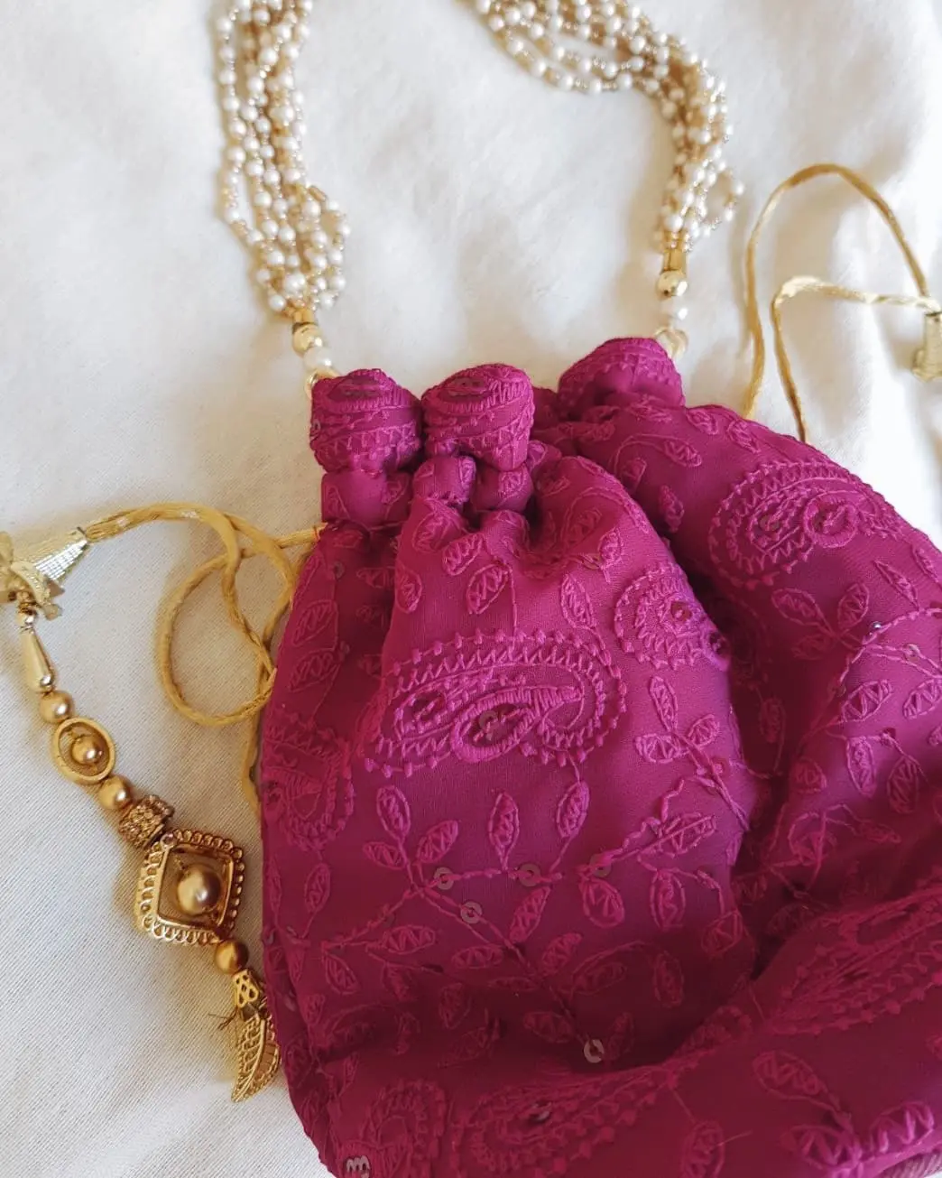 Bolso saquito bourdeaux perlas - Imagen 2