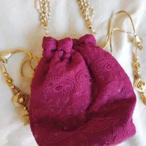 Bolso saquito bourdeaux perlas