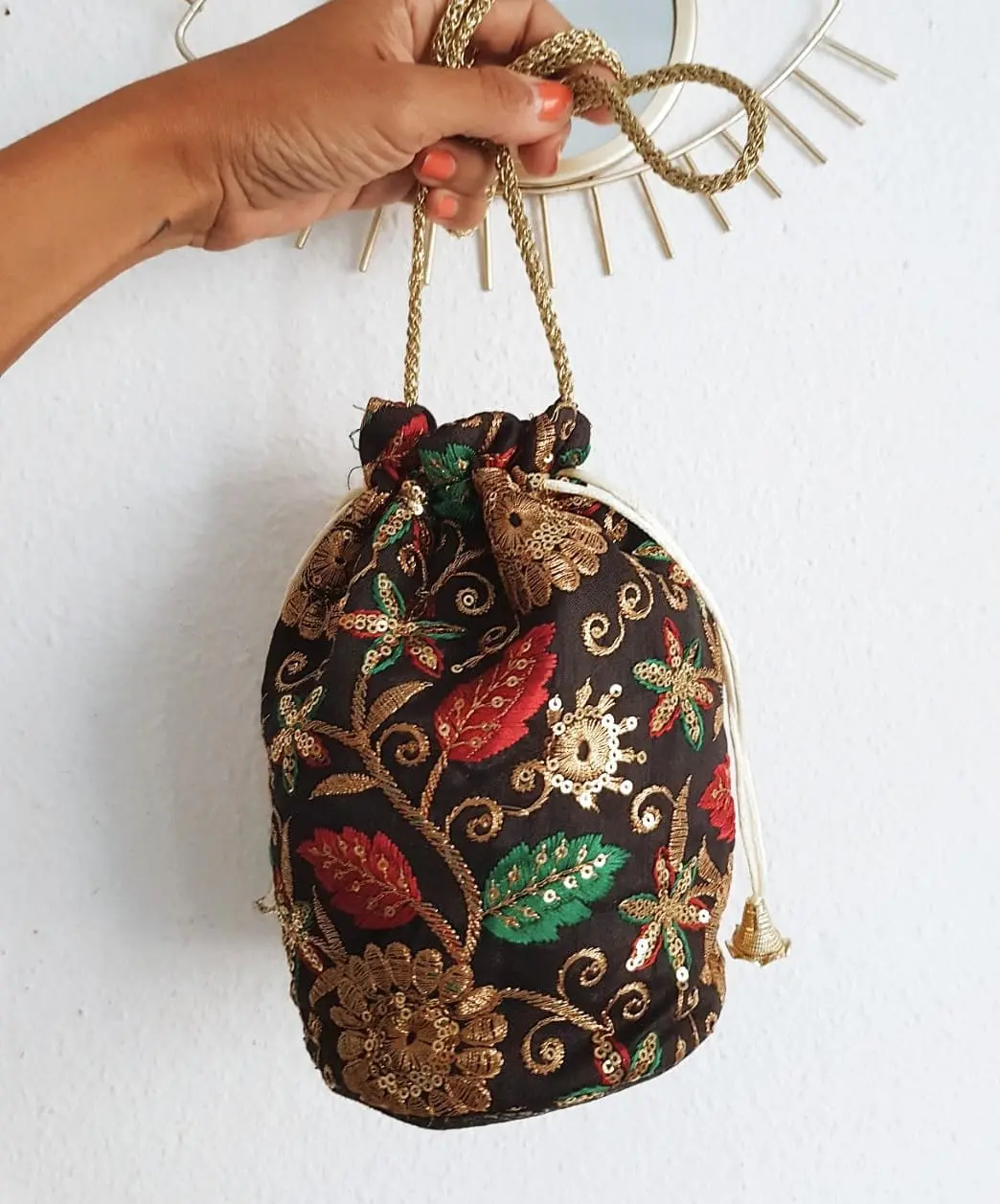 Bolsito saco black & bordeaux