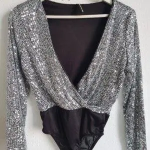 Body lentejuelas plata