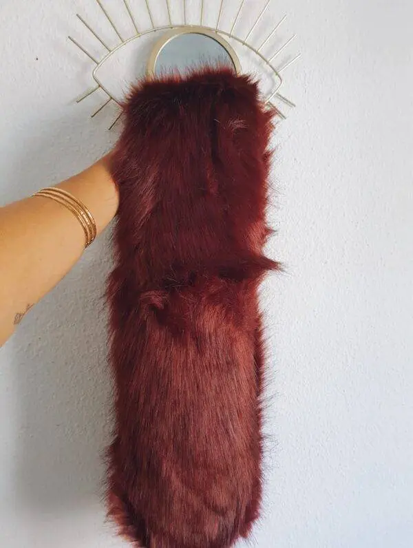 Cuello pelo burdeos