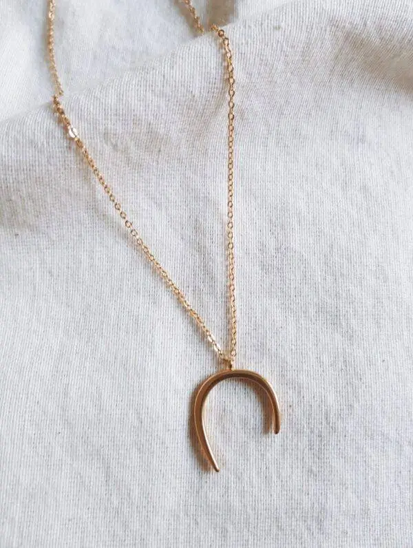 Collar horn