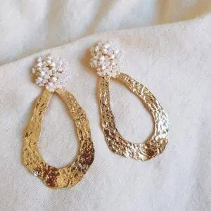 Pendientes abril blanco