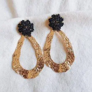 Pendientes abril negro