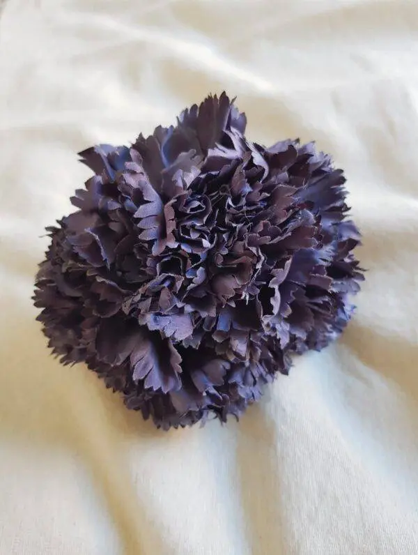 Ramillete claveles azul índigo