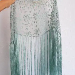 Mantoncillo niña flores verde agua