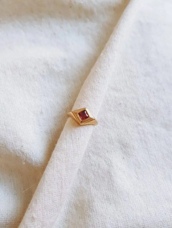 Anillo rubí golden