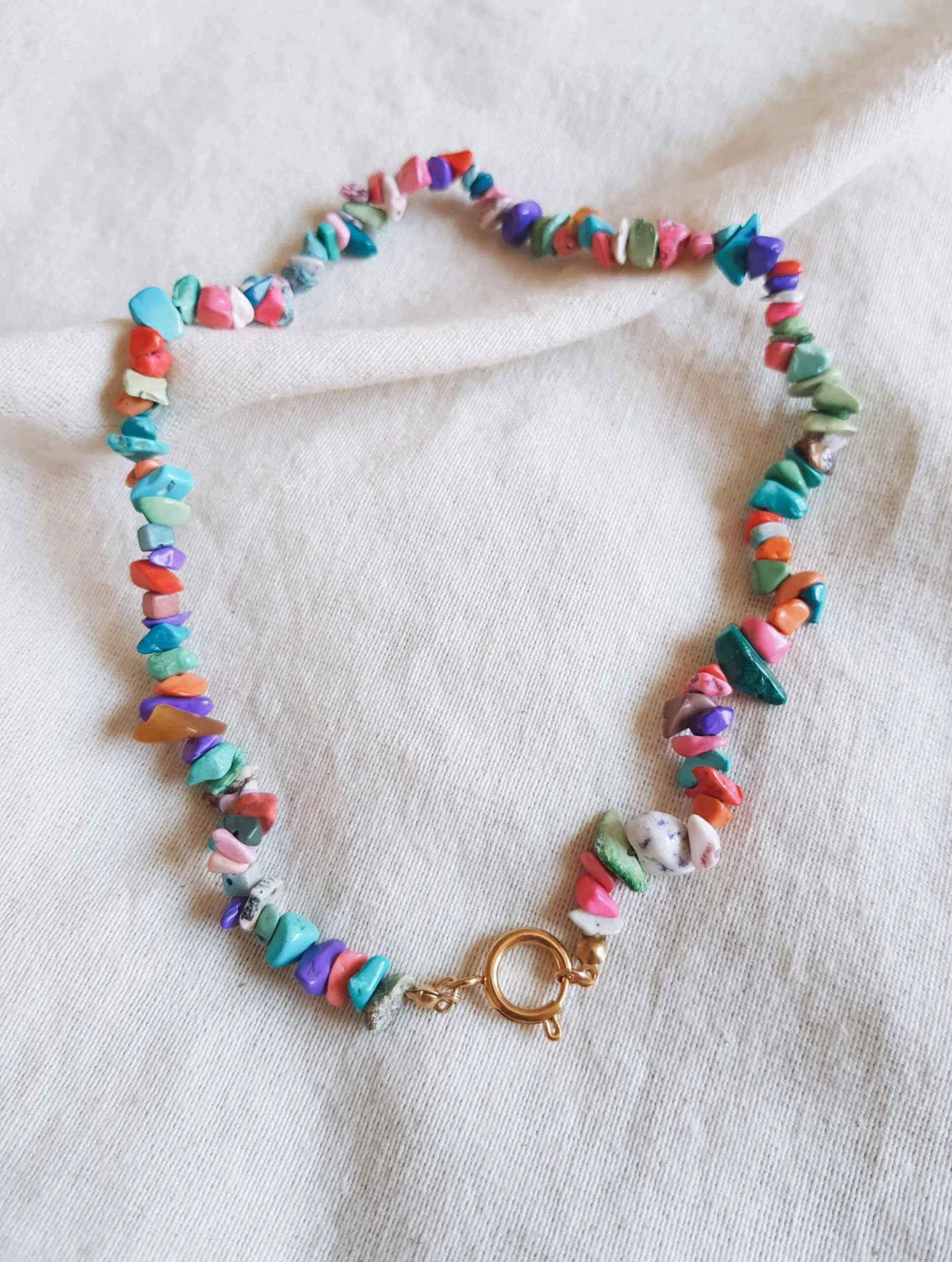 Collar locked pastel