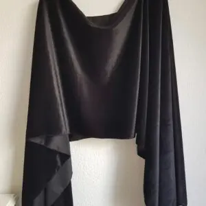 Capita terciopelo negra