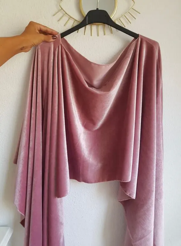 Capita terciopelo rosa