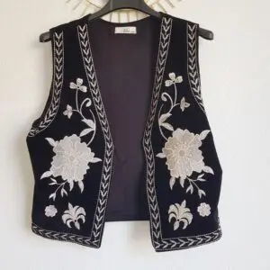 Chaleco black bordado