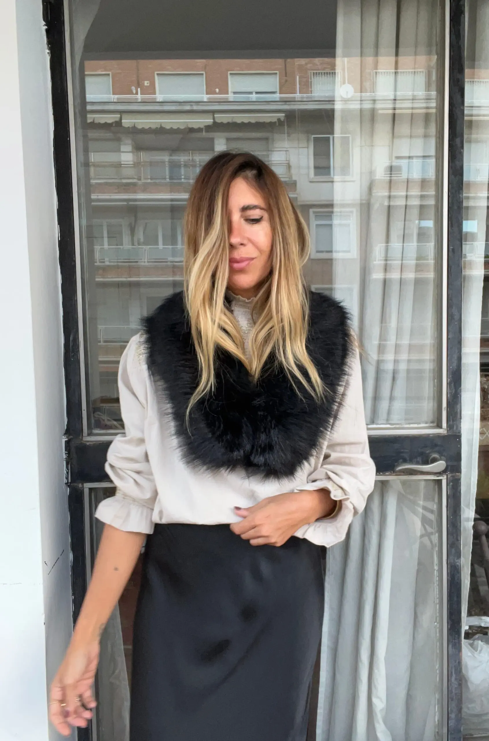 Cuello pelo negro gancho