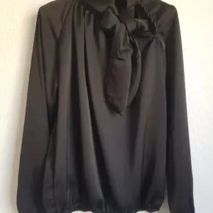 Blusa lazada negra