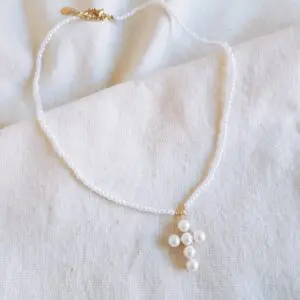 Collar cruz Perlas