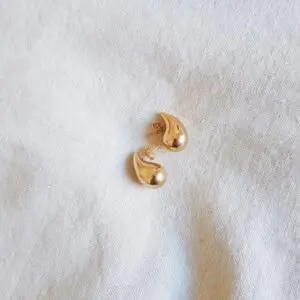 Pendientes gota pequeño