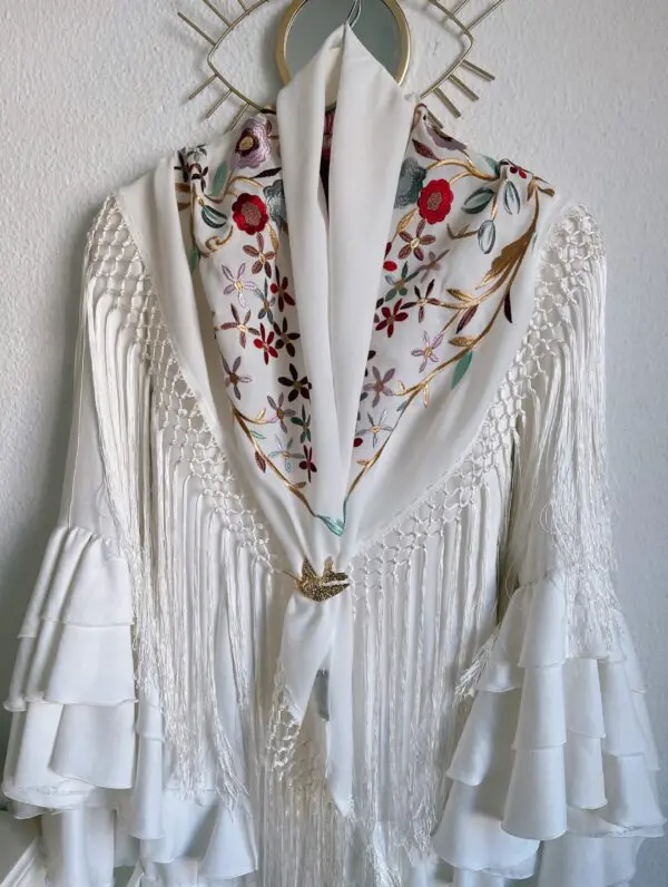 Mantoncillo flores blanco