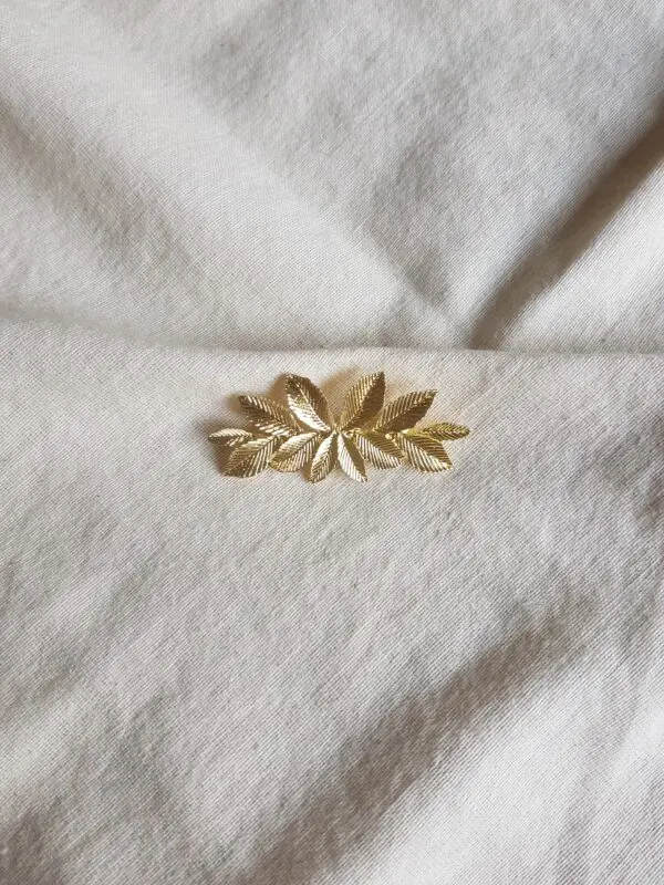 Broche hojitas Golden