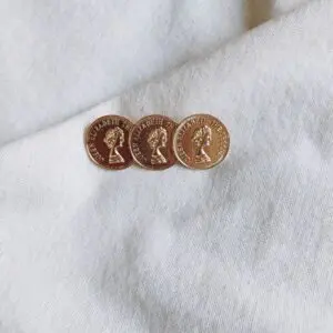 Broche moneda triple