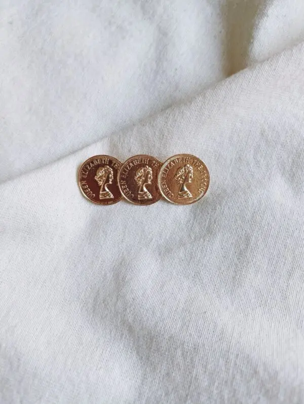 Broche moneda triple