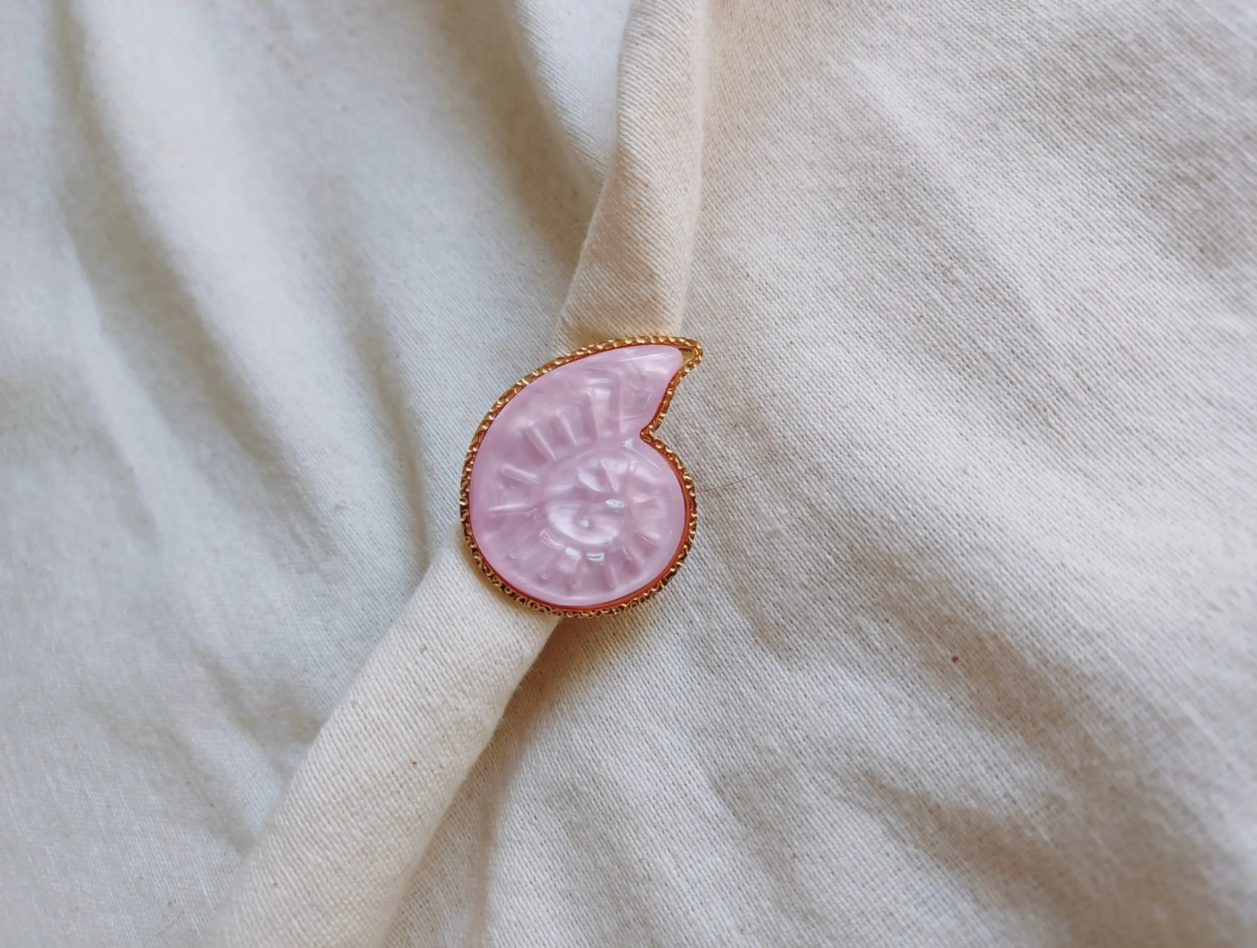 Anillo caracola gold malva