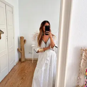 Falda perforada blanca