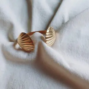 Brazalete conchas gold