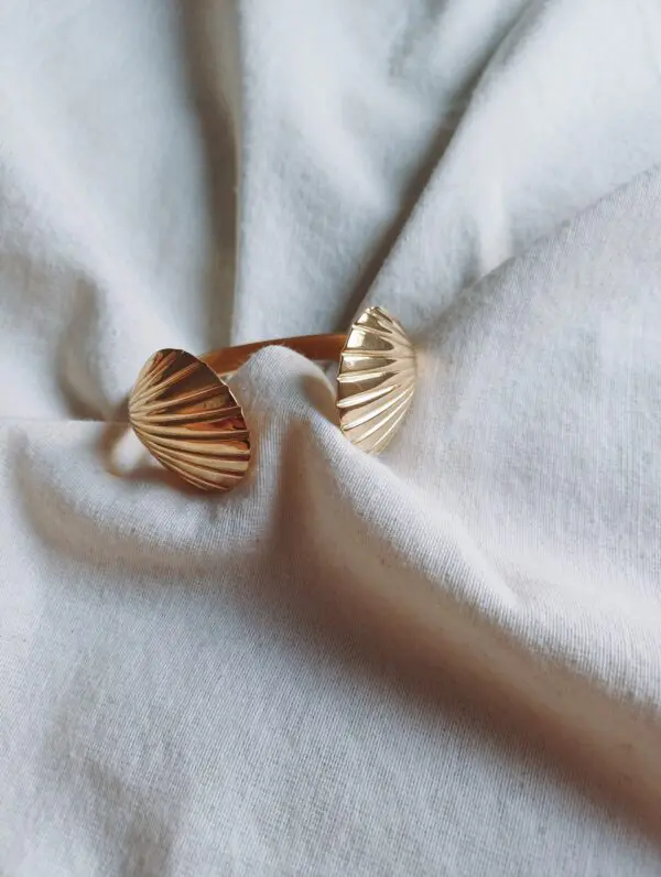 Brazalete conchas gold