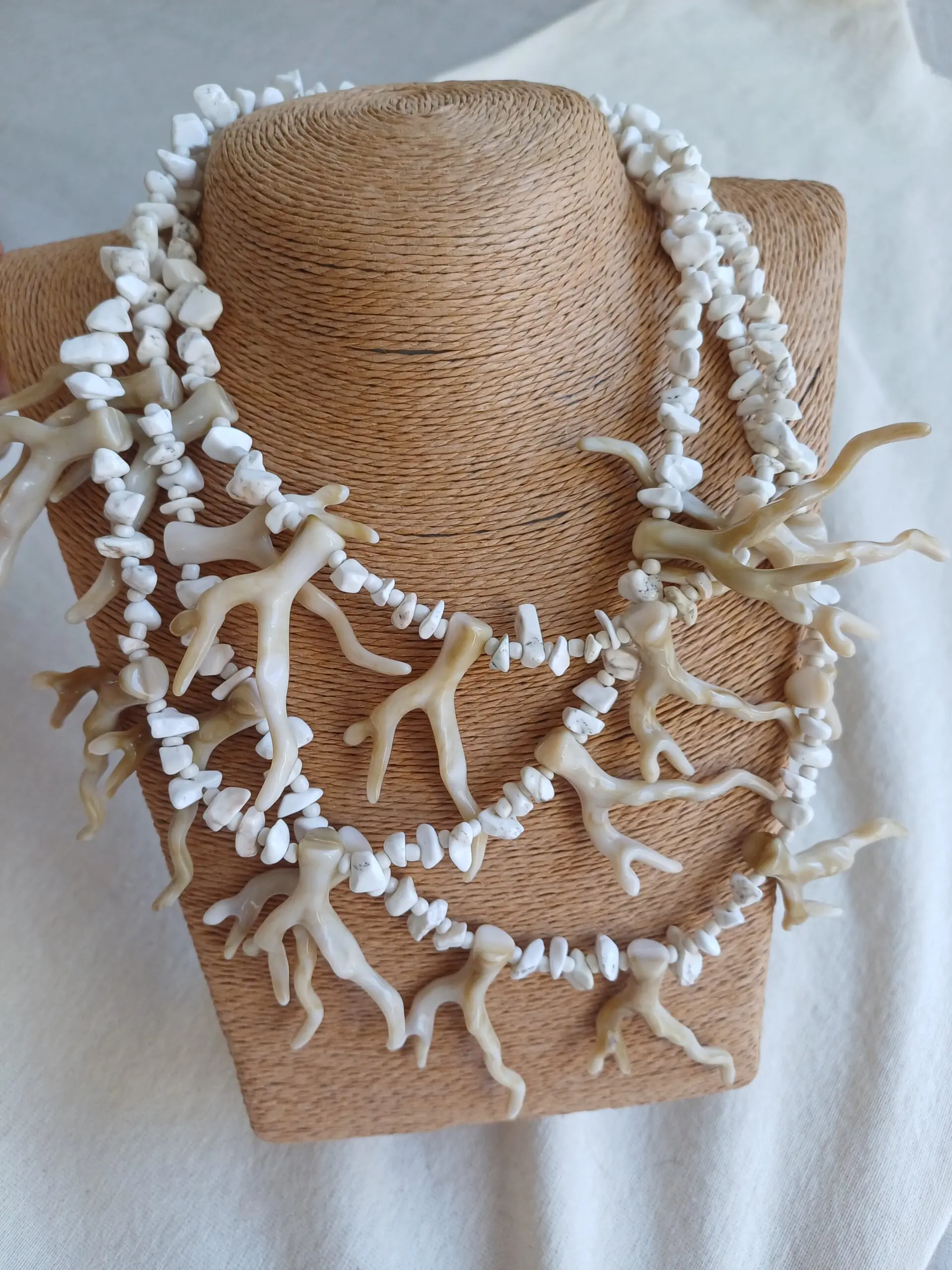Collar Maxi corales beige