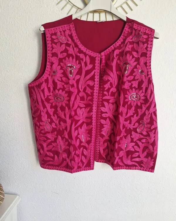 Chaleco fucsia bordado - Imagen 2