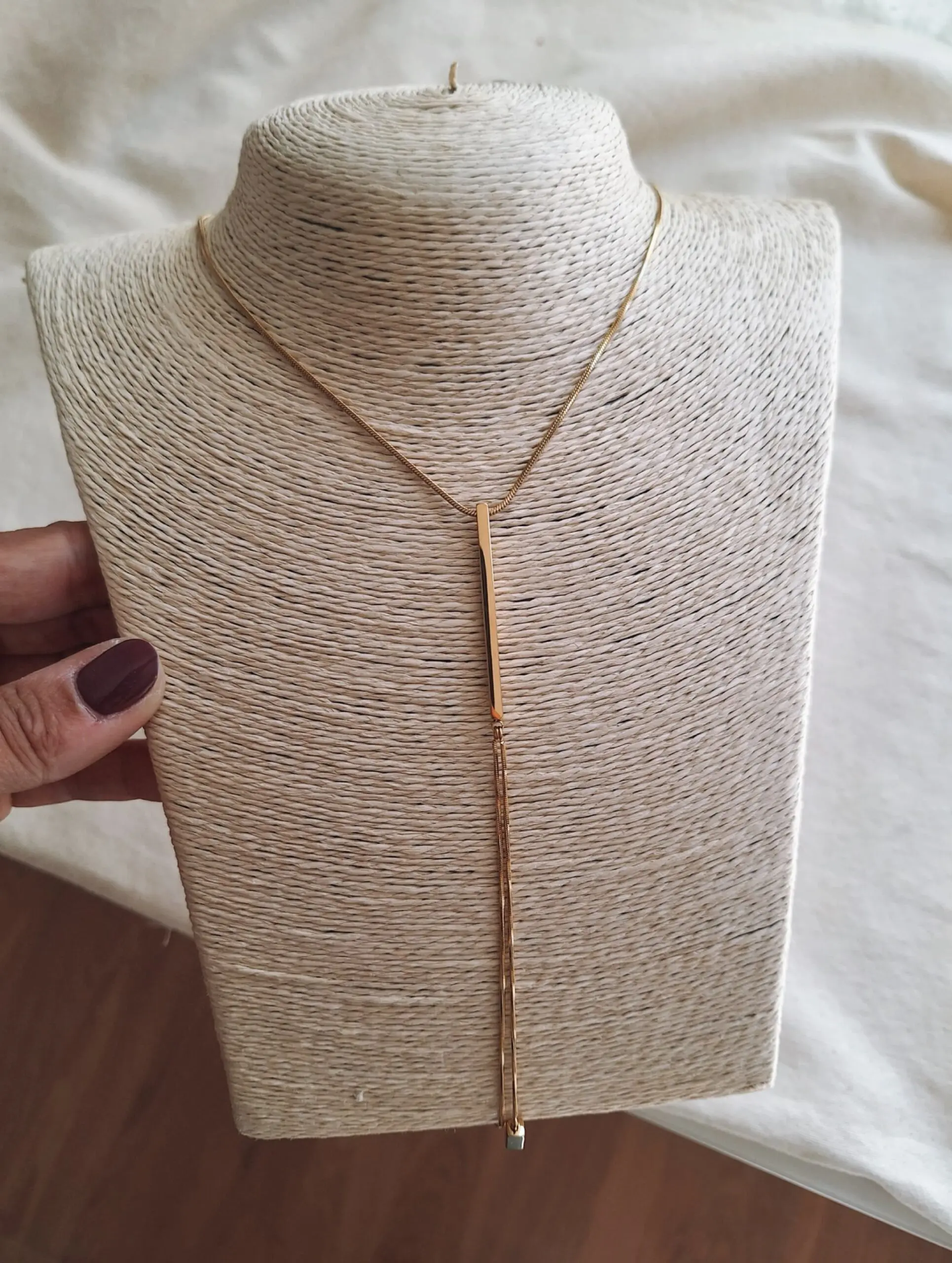 Collar line gold