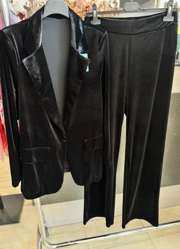 Traje terciopelo negro - Imagen 2