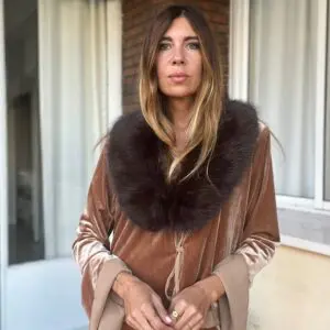 Cuello marrón sintético