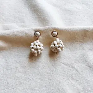 Pendientes berry hueso