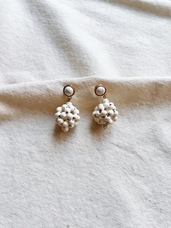 Pendientes berry hueso