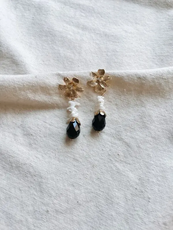 Pendientes flor coral blanco