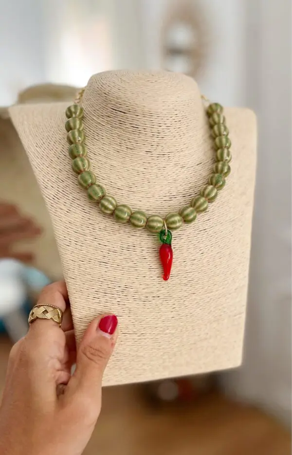 Collar chili red