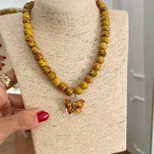 Collar butterfly