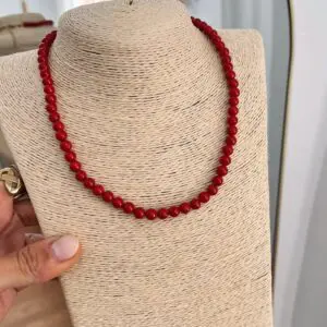 Collar bolitas rojo médium