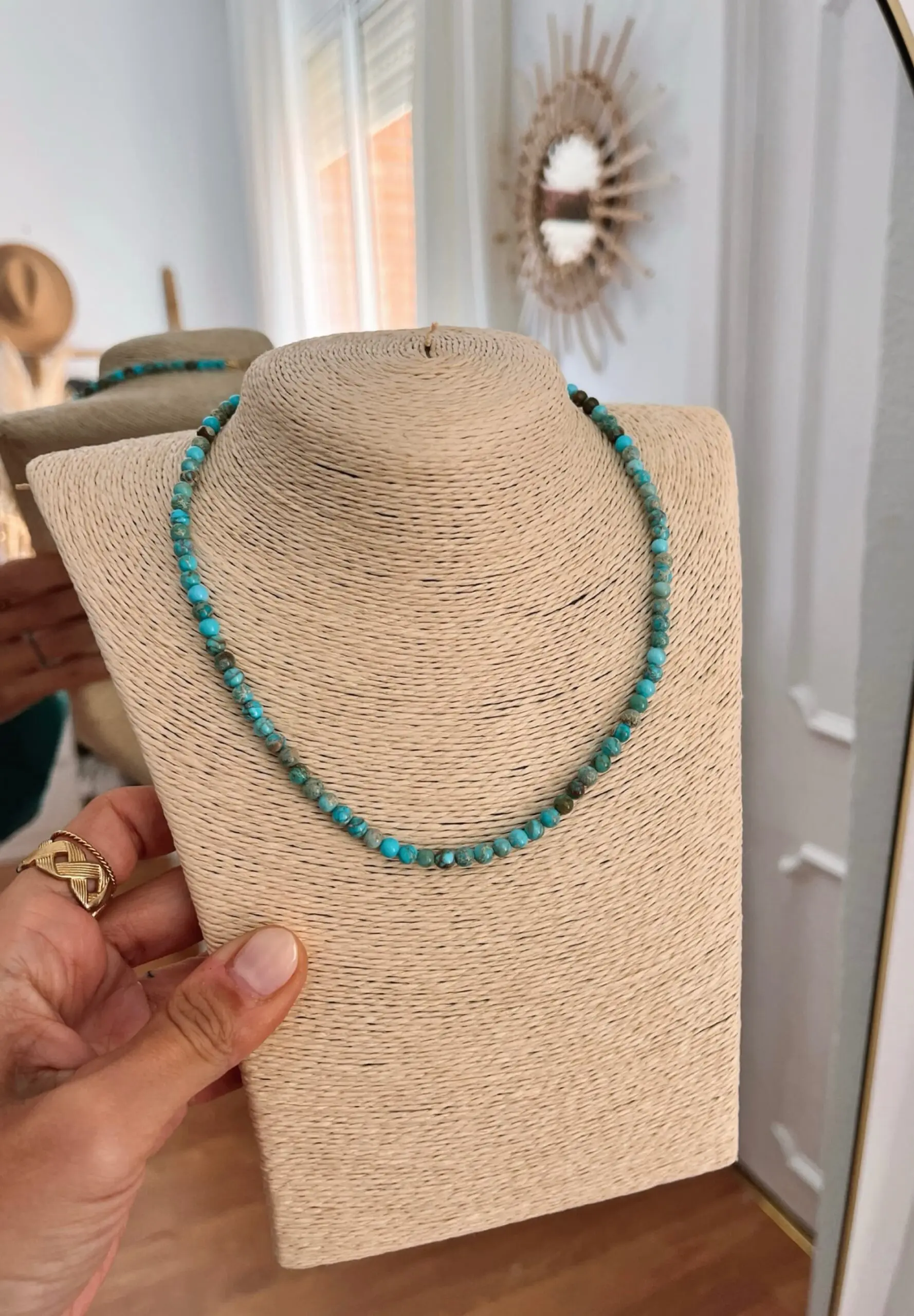 Collar bolitas turquesa